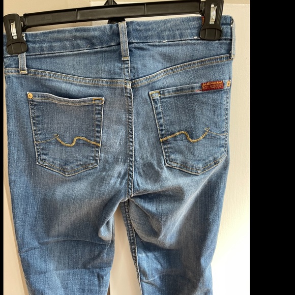 💙2/$10 EUC WOMENS 7 FOR ALL MANKIND LIGHT WASH JEANS SIZE 28. 🎉$5 Bundled - Picture 4 of 4
